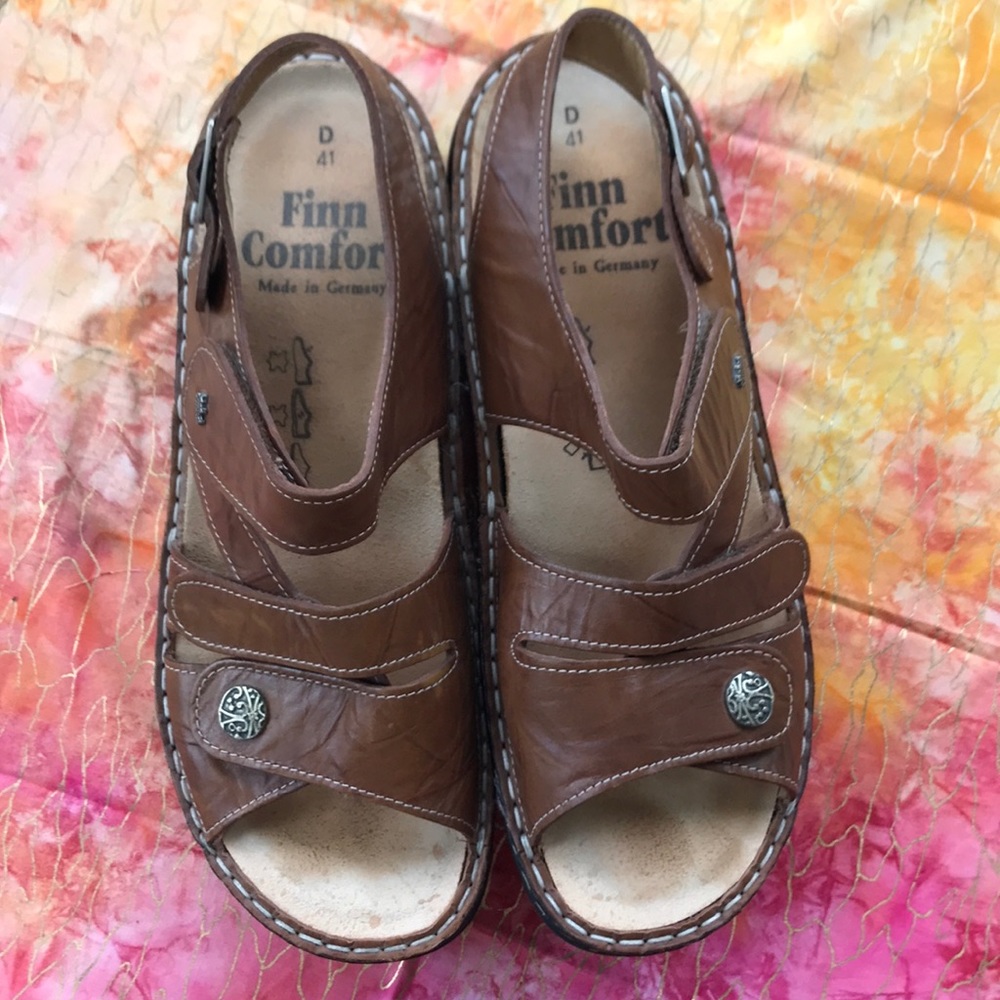 Finn Comfort size 41D sandals dark tan